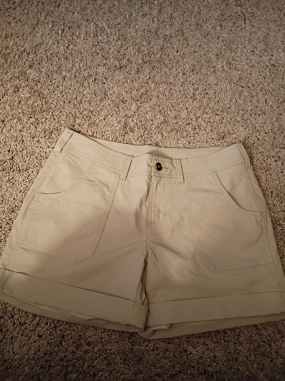 The North Face Women's Light Khaki Roll-Cuff Shorts